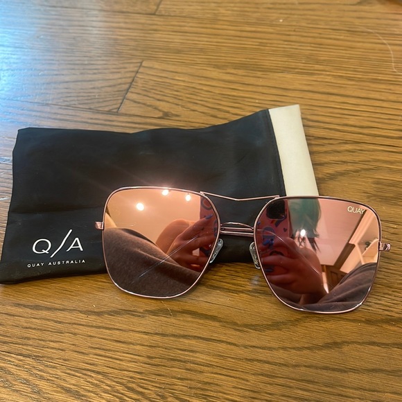 QUAY REFLECTIVE BIG CAT EYE SUNGLASSES - Picture 1 of 6